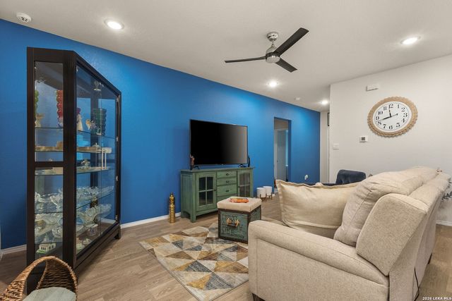 1666 Ruben Dr, New Braunfels, TX 78130