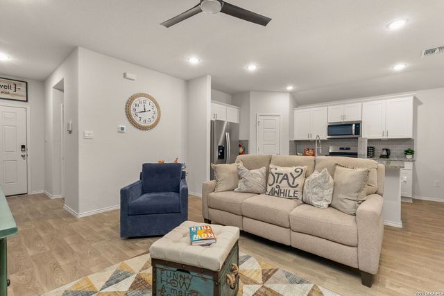1666 Ruben Dr, New Braunfels, TX 78130
