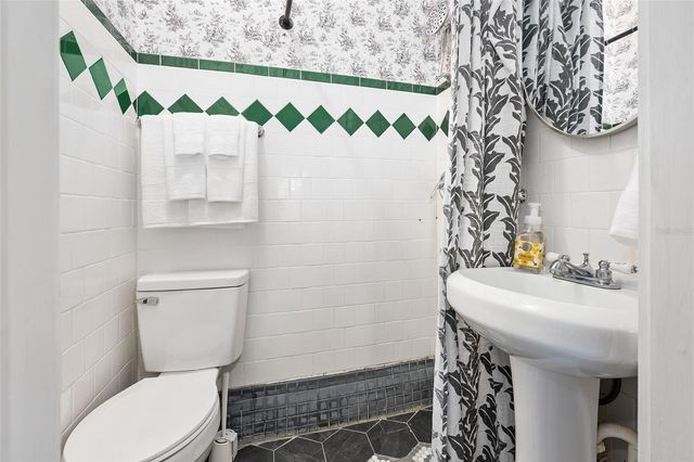 228 W HOWRY AVENUE, Deland, FL 32720