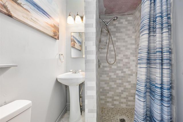 228 W HOWRY AVENUE, Deland, FL 32720