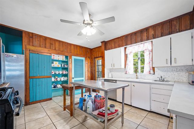 228 W HOWRY AVENUE, Deland, FL 32720