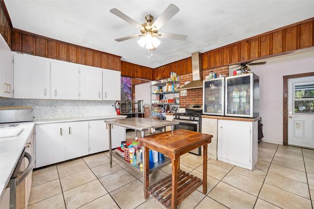 228 W HOWRY AVENUE, Deland, FL 32720