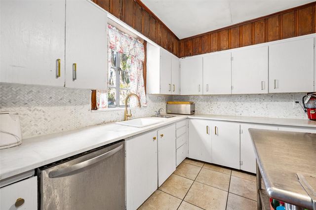 228 W HOWRY AVENUE, Deland, FL 32720