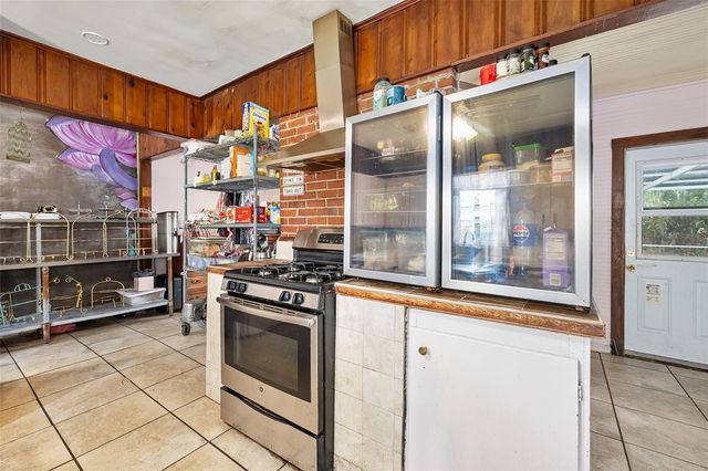 228 W HOWRY AVENUE, Deland, FL 32720