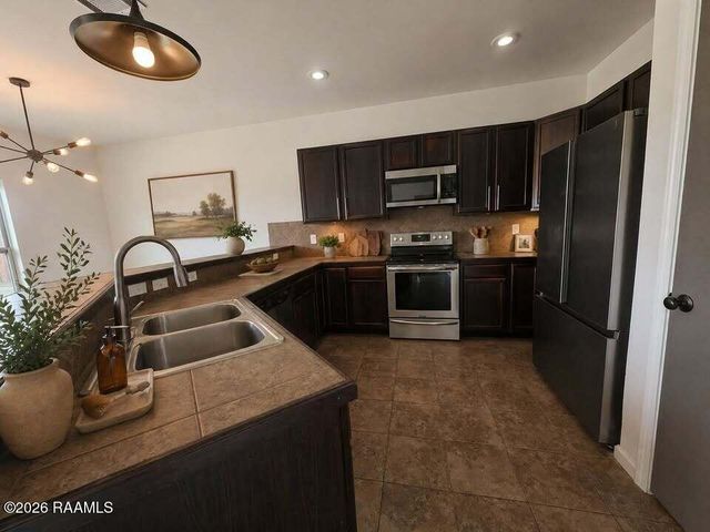 1150 Bridgetowne Lane, Breaux Bridge, LA 70517