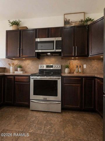 1150 Bridgetowne Lane, Breaux Bridge, LA 70517