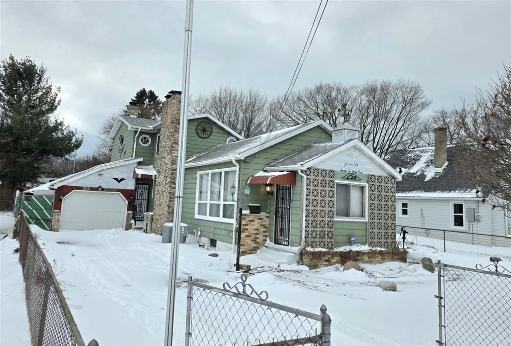 2231 Hughes Avenue, Norton Shores, MI 49441