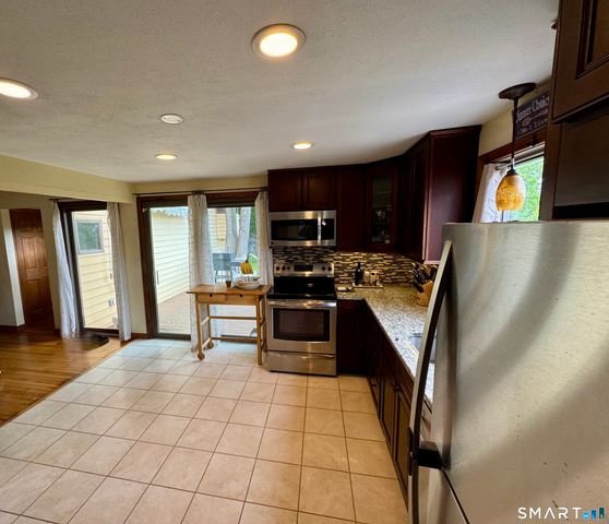 179 Brockett Street, Newington, CT 06111