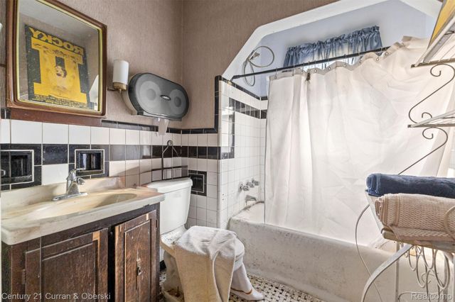 64 E Cicotte Street, River Rouge, MI 48218