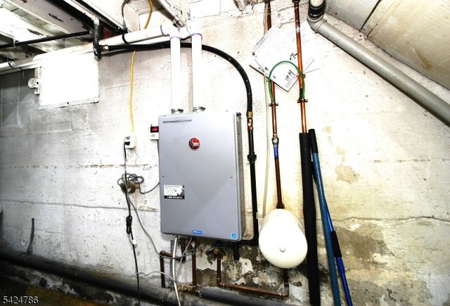 37 Beach St, Rockaway Boro, NJ 07866