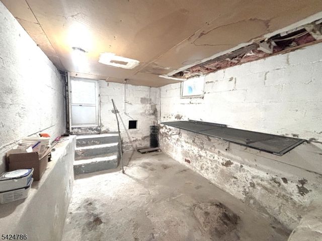 37 Beach St, Rockaway Boro, NJ 07866