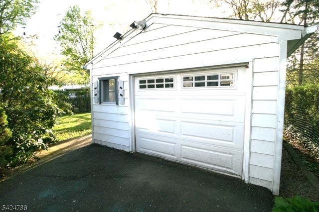 37 Beach St, Rockaway Boro, NJ 07866