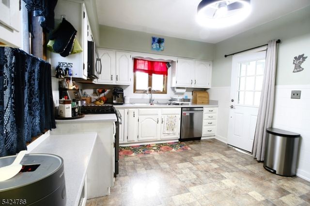 37 Beach St, Rockaway Boro, NJ 07866