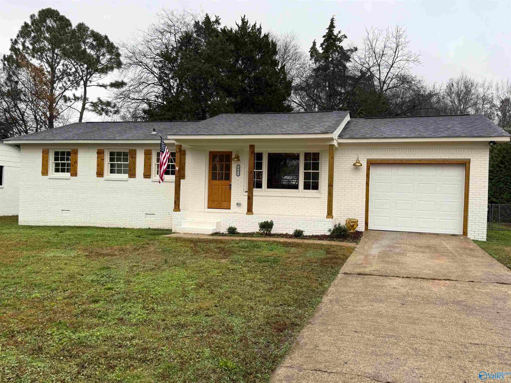 1002 Parcus Road, Huntsville, AL 35803