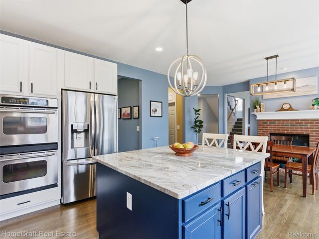 6031 BALMORAL Way, Commerce Charter Township, MI 48382