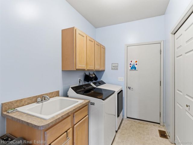 6031 BALMORAL Way, Commerce Charter Township, MI 48382