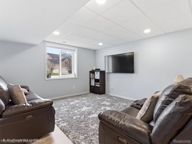 6031 BALMORAL Way, Commerce Charter Township, MI 48382