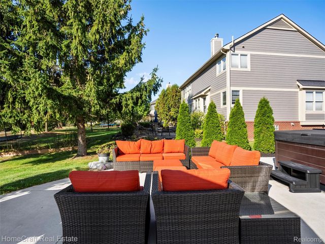 6031 BALMORAL Way, Commerce Charter Township, MI 48382