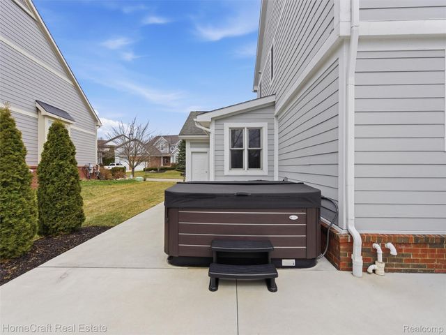 6031 BALMORAL Way, Commerce Charter Township, MI 48382