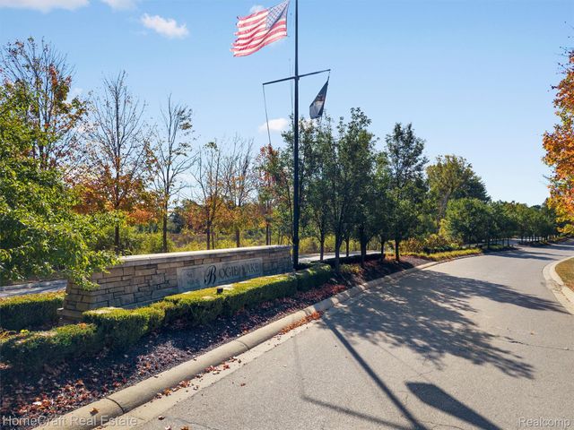 6031 BALMORAL Way, Commerce Charter Township, MI 48382