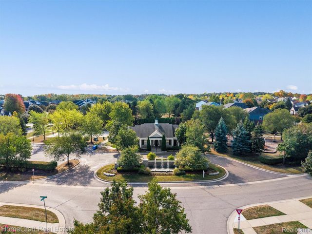 6031 BALMORAL Way, Commerce Charter Township, MI 48382