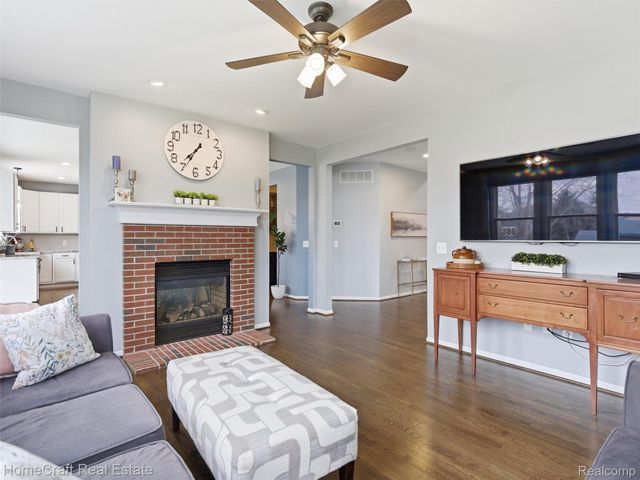 6031 BALMORAL Way, Commerce Charter Township, MI 48382