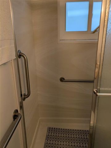 2115 NE 42nd Ct 104N, Lighthouse Point, FL 33064