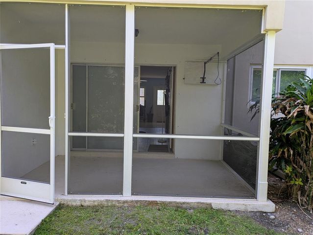 2115 NE 42nd Ct 104N, Lighthouse Point, FL 33064