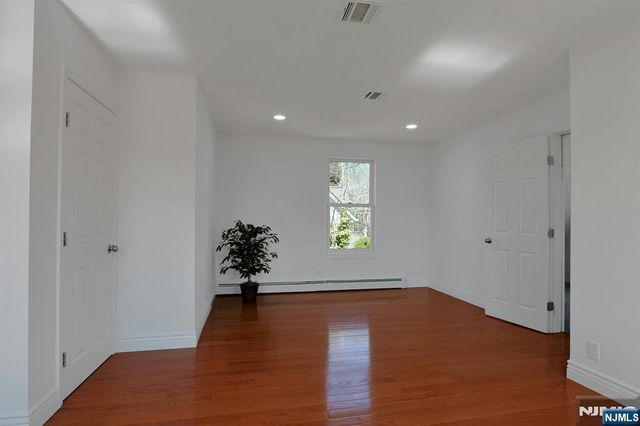 40 3rd Avenue, Westwood, NJ 07675