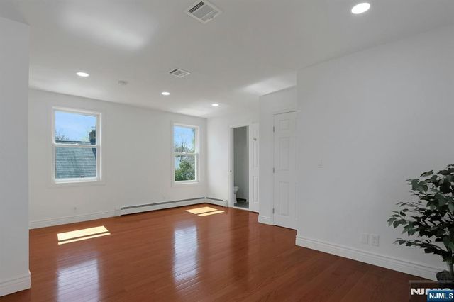40 3rd Avenue, Westwood, NJ 07675