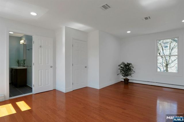 40 3rd Avenue, Westwood, NJ 07675