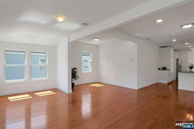 40 3rd Avenue, Westwood, NJ 07675