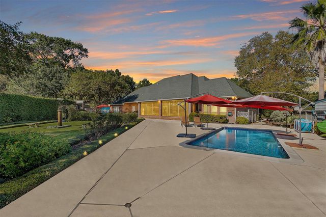 13117 Point Drive, Willis, TX 77318