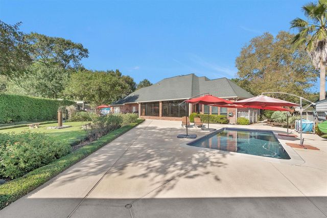 13117 Point Drive, Willis, TX 77318