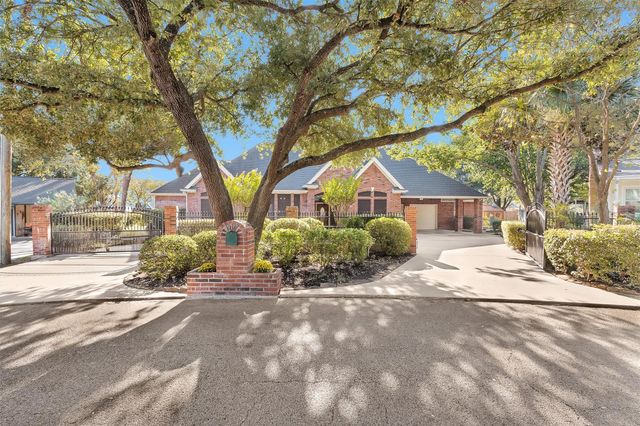 13117 Point Drive, Willis, TX 77318