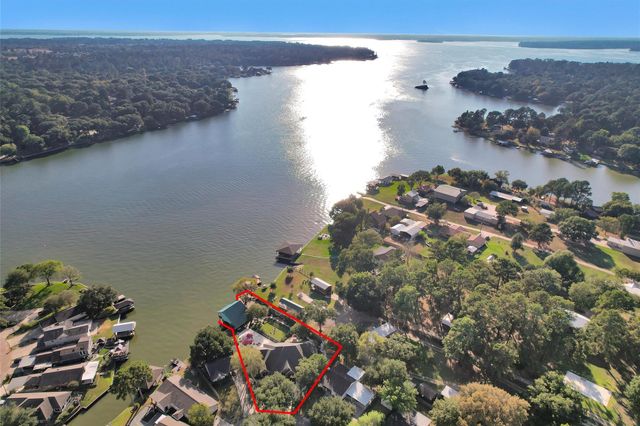 13117 Point Drive, Willis, TX 77318