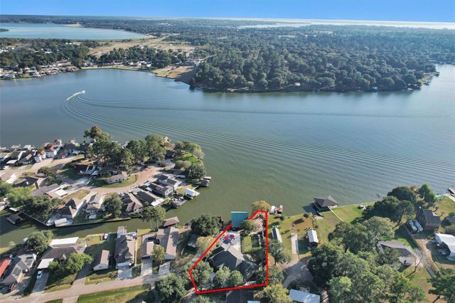 13117 Point Drive, Willis, TX 77318