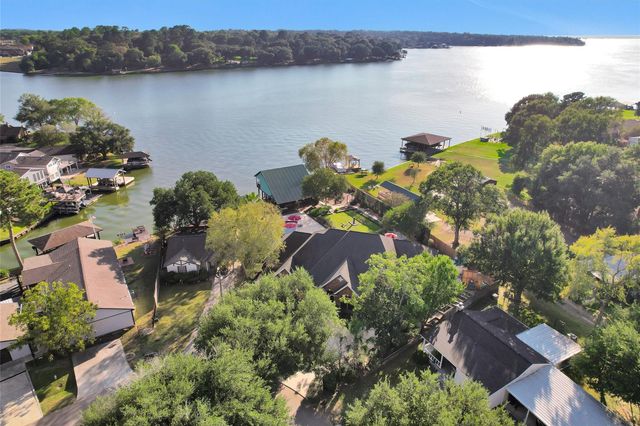 13117 Point Drive, Willis, TX 77318