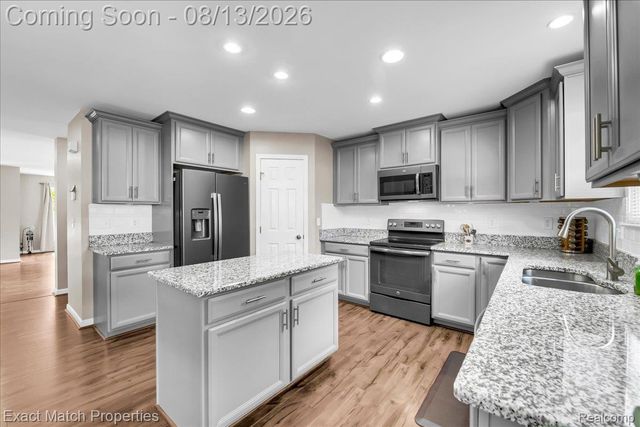 1633 Four Seasons Drive, Hartland Township, MI 48843