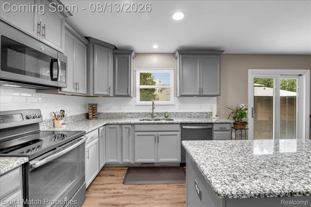1633 Four Seasons Drive, Hartland Township, MI 48843