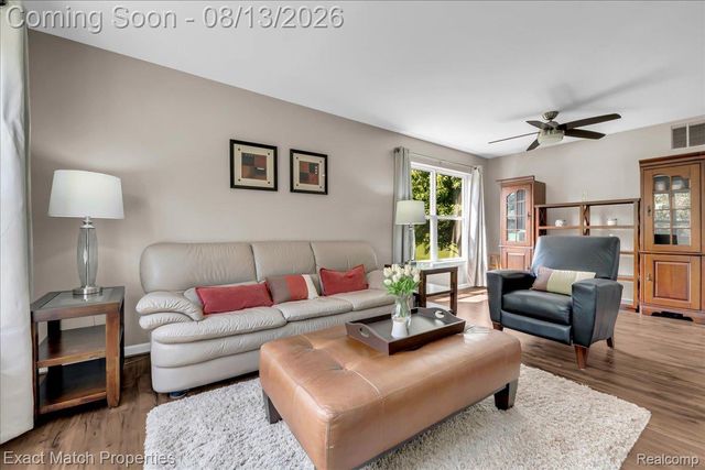 1633 Four Seasons Drive, Hartland Township, MI 48843