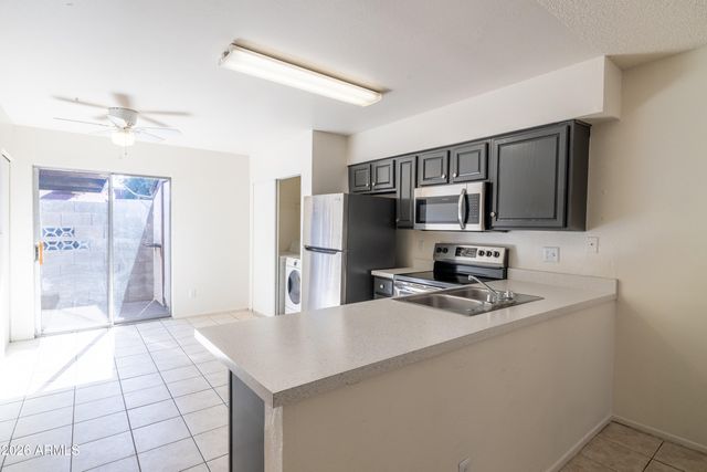 2440 E WALTANN Lane, Phoenix, AZ 85032