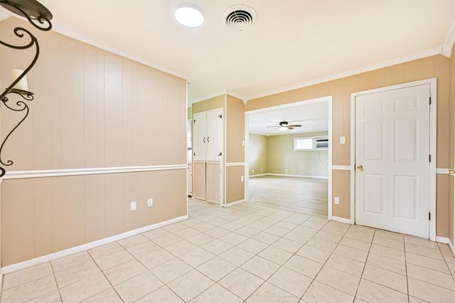 807 Temple Drive, Hitchcock, TX 77563