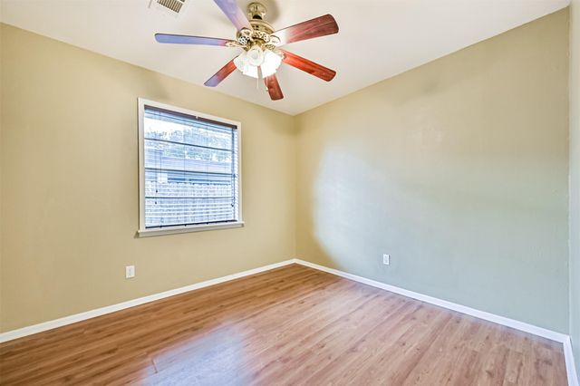 807 Temple Drive, Hitchcock, TX 77563