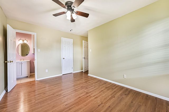 807 Temple Drive, Hitchcock, TX 77563