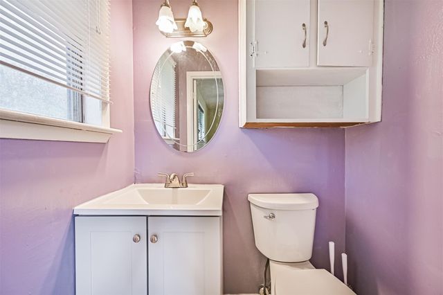 807 Temple Drive, Hitchcock, TX 77563