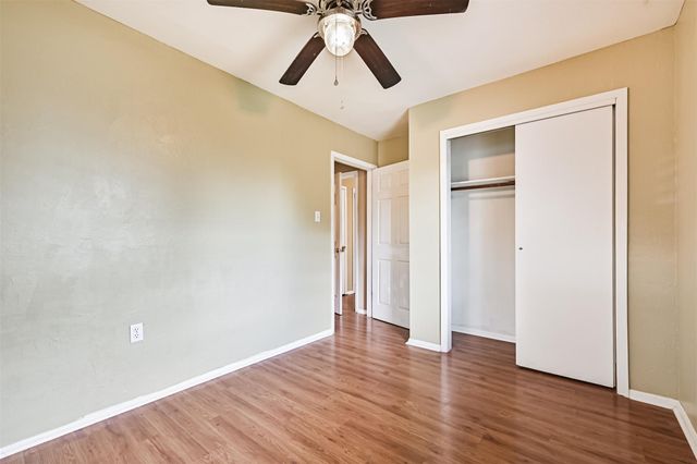 807 Temple Drive, Hitchcock, TX 77563