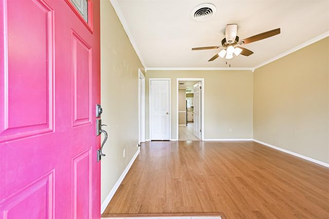 807 Temple Drive, Hitchcock, TX 77563