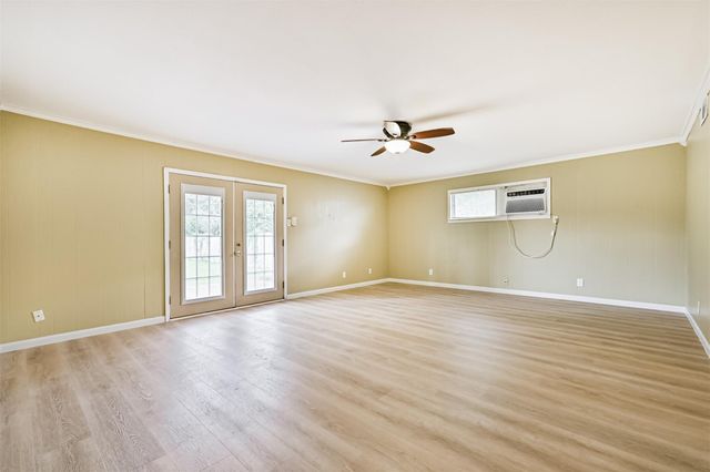 807 Temple Drive, Hitchcock, TX 77563