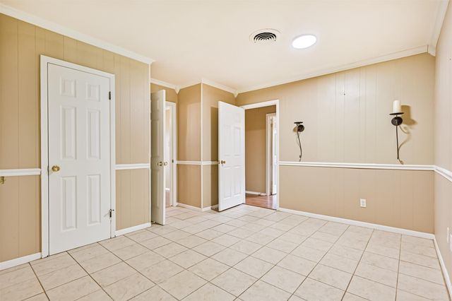 807 Temple Drive, Hitchcock, TX 77563